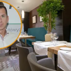 Karol Okrasa w eleganckiej restauracji, gotowy na degustację wykwintnych dań.