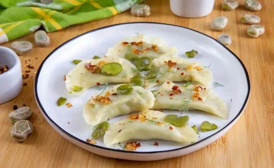 Pierogi z bobem - idealny farsz i ciasto. Jak zrobić?
