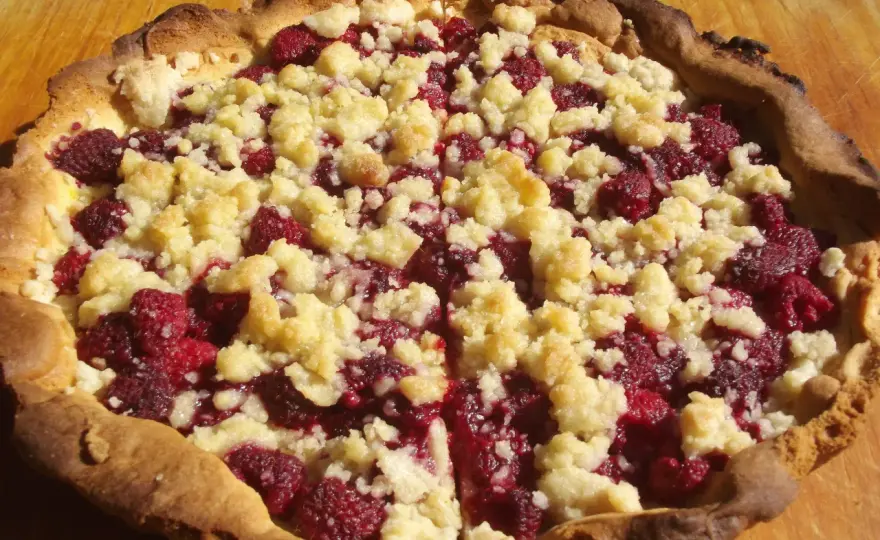 Tarta z mrożonymi malinami - krucha i soczysta bez wpadek!