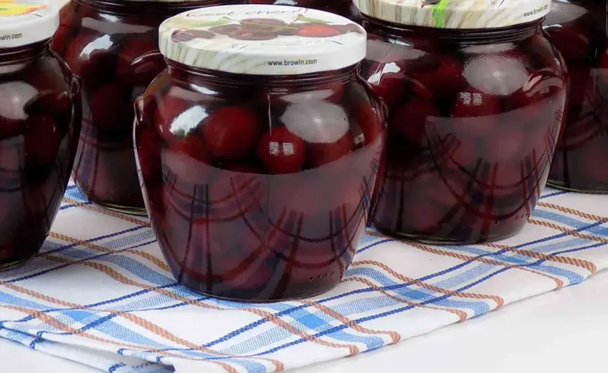 Kompot z czereśni - jak zrobić go na świeżo i do słoików