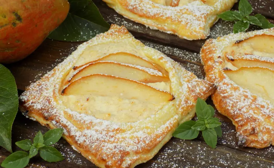 Ciasto francuskie z gruszkami - chrupiące i bez wilgoci!