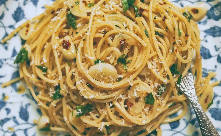 Makaron aglio olio - jak zrobić idealny klasyk z czosnku i oliwy