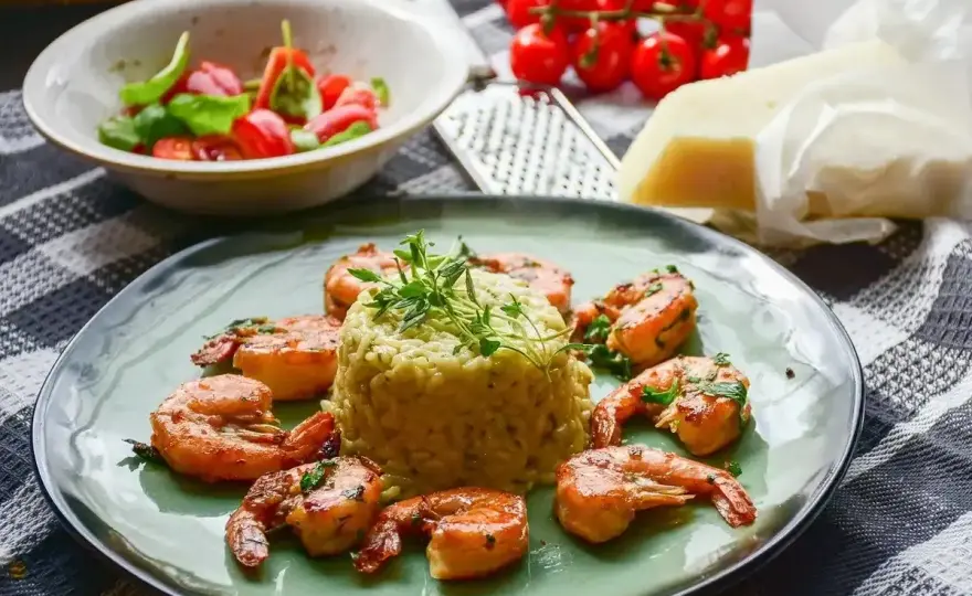 Krewetki w mleku kokosowym i curry - przepis na kremowy obiad